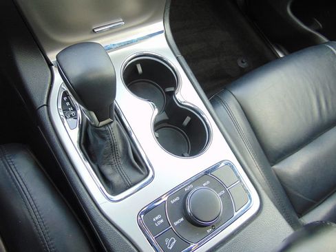 Used 2018 Jeep Grand Cherokee Limited image 17