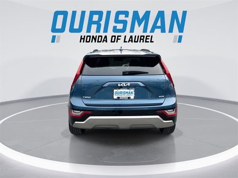 Used 2024 Kia Niro SX Touring image 7