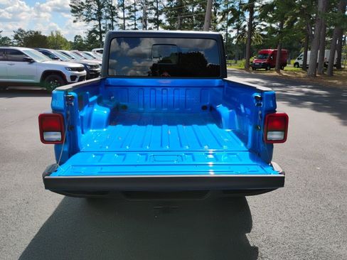 New 2025 Jeep Gladiator Sport image 13