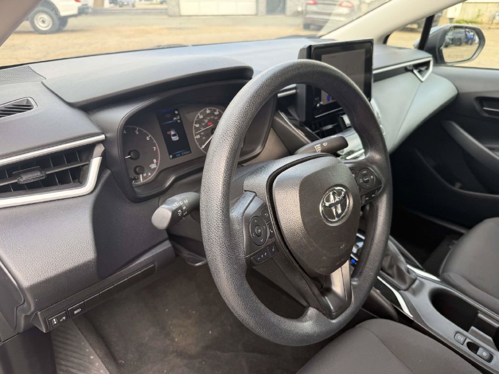 Used 2025 Toyota Corolla LE FWD image 10