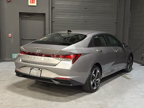 Used 2023 Hyundai Elantra SEL w/ Convenience Package FWD image 4