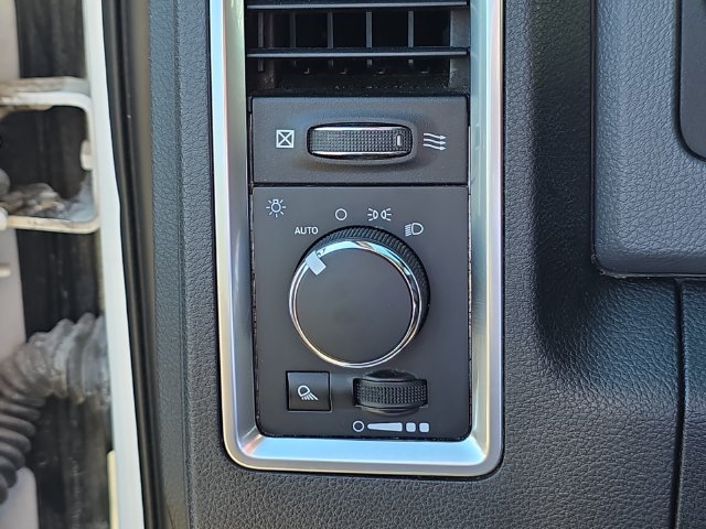 Used 2018 RAM 1500 Classic SLT RWD image 18