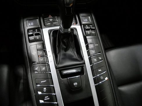 Used 2019 Porsche Macan image 23