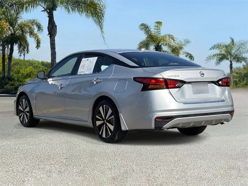 Certified 2022 Nissan Altima 2.5 SV image 2