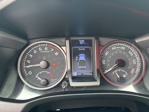Used 2020 Toyota Tacoma TRD Off-Road image 8