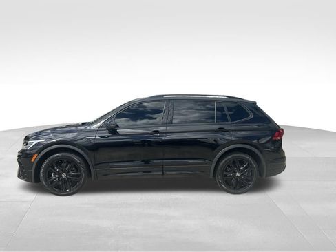 Certified 2022 Volkswagen Tiguan SE R-Line image 2