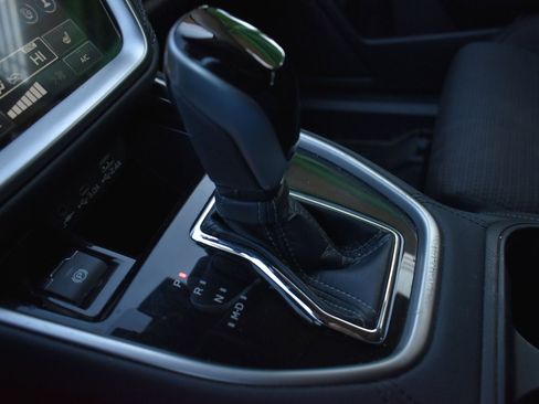 Used 2024 Subaru Outback Premium image 28