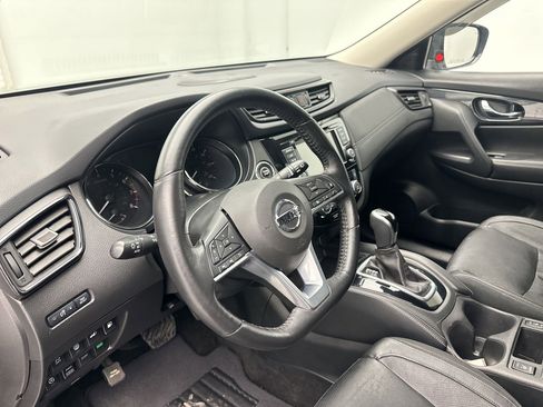 Used 2018 Nissan Rogue SL w/ Premium Package image 4