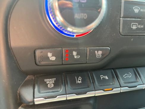 Used 2022 GMC Sierra 3500 Denali AWD/4WD image 20