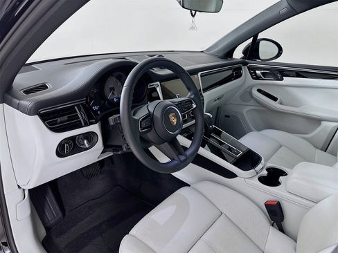 Used 2024 Porsche Macan S image 10