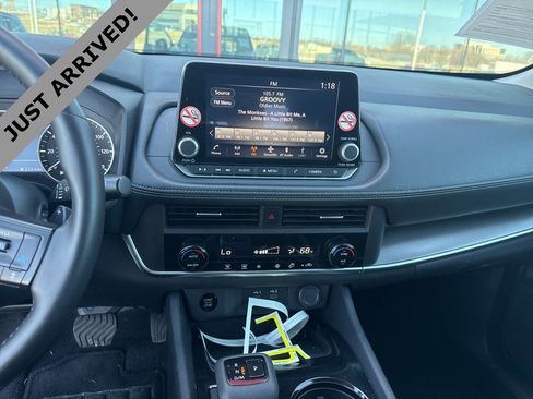 Certified 2025 Nissan Rogue SV image 10