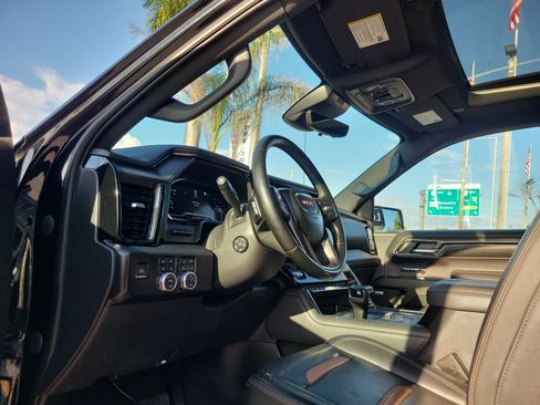Used 2023 GMC Sierra 1500 AT4 w/ Technology Package AWD/4WD image 8