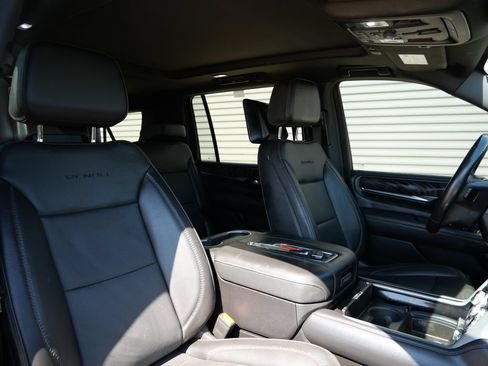Used 2023 GMC Yukon XL Denali w/ Denali Reserve Package AWD/4WD image 24