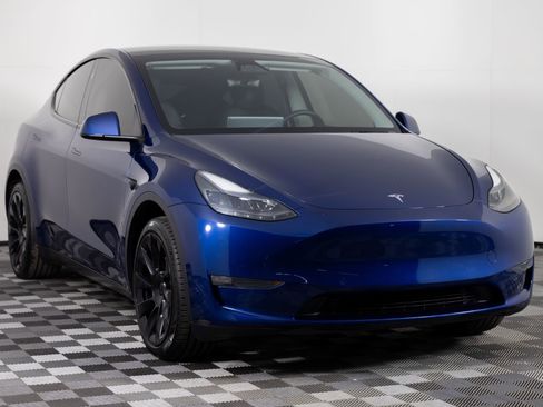 Used 2024 Tesla Model Y Long Range image 11