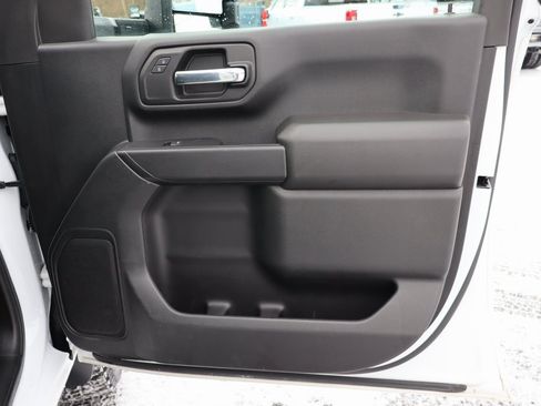 Used 2020 Chevrolet Silverado 2500 Custom w/ Custom Value Package image 12