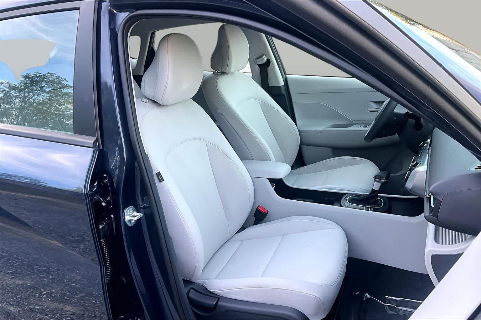 Used 2025 Hyundai Kona SE FWD image 9