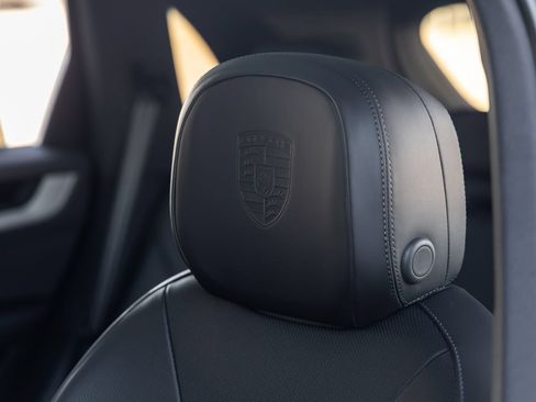 Certified 2026 Porsche Cayenne AWD/4WD image 27