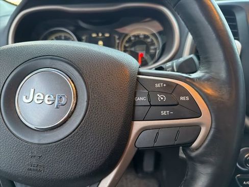 Used 2016 Jeep Cherokee Latitude w/ Cold Weather Group image 19