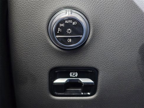 Used 2024 Mercedes-Benz GLC 300 image 30