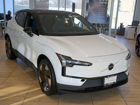 New 2026 Volvo EX30 Plus w/ Climate Package image 3