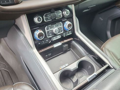 Used 2021 GMC Yukon Denali w/ Denali Premium Package AWD/4WD image 26