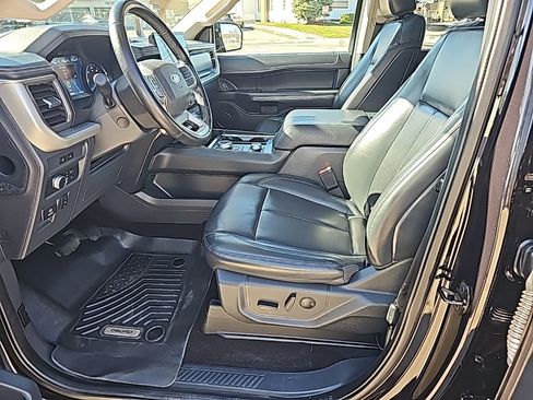 Used 2022 Ford Expedition XLT image 15