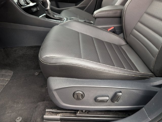 Used 2024 Volkswagen Jetta SE FWD image 15