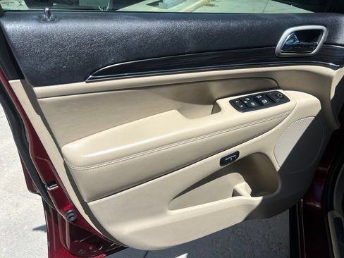 Used 2019 Jeep Grand Cherokee Limited w/ Luxury Group II AWD/4WD image 11