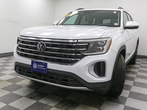 Used 2025 Volkswagen Atlas SE w/ Black Wheel Package image 5