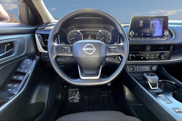 Used 2025 Nissan Rogue S FWD image 8