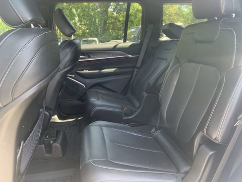 Used 2023 Jeep Grand Cherokee L Overland RWD image 30