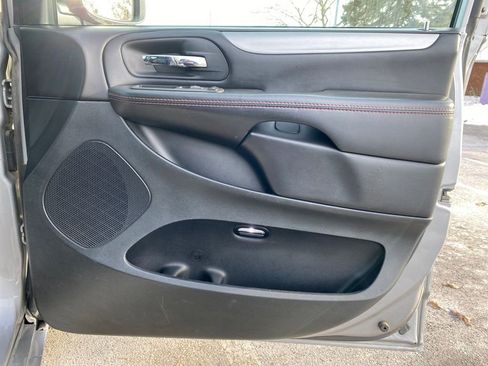 Used 2017 Dodge Grand Caravan GT image 9