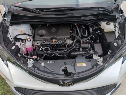 Certified 2026 Toyota Sienna XLE FWD image 34