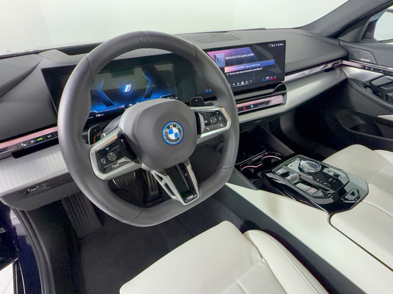 Certified 2026 BMW 550e xDrive AWD/4WD image 4