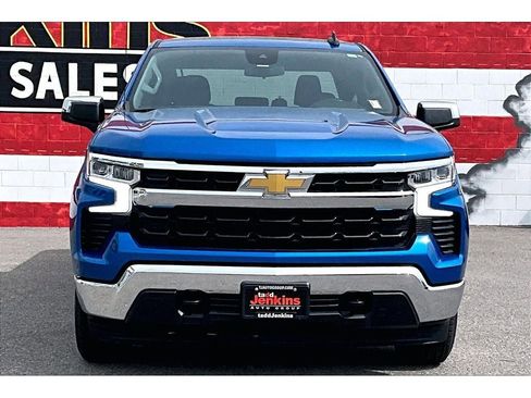Used 2023 Chevrolet Silverado 1500 LT AWD/4WD image 3