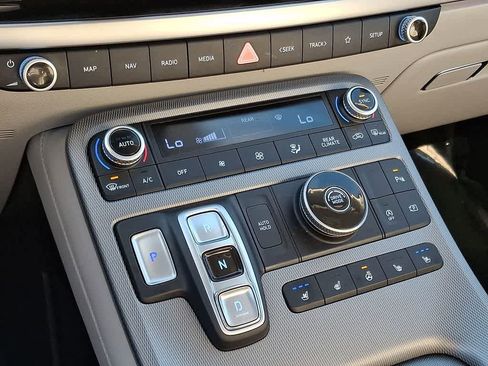 Used 2024 Hyundai Palisade Limited image 16