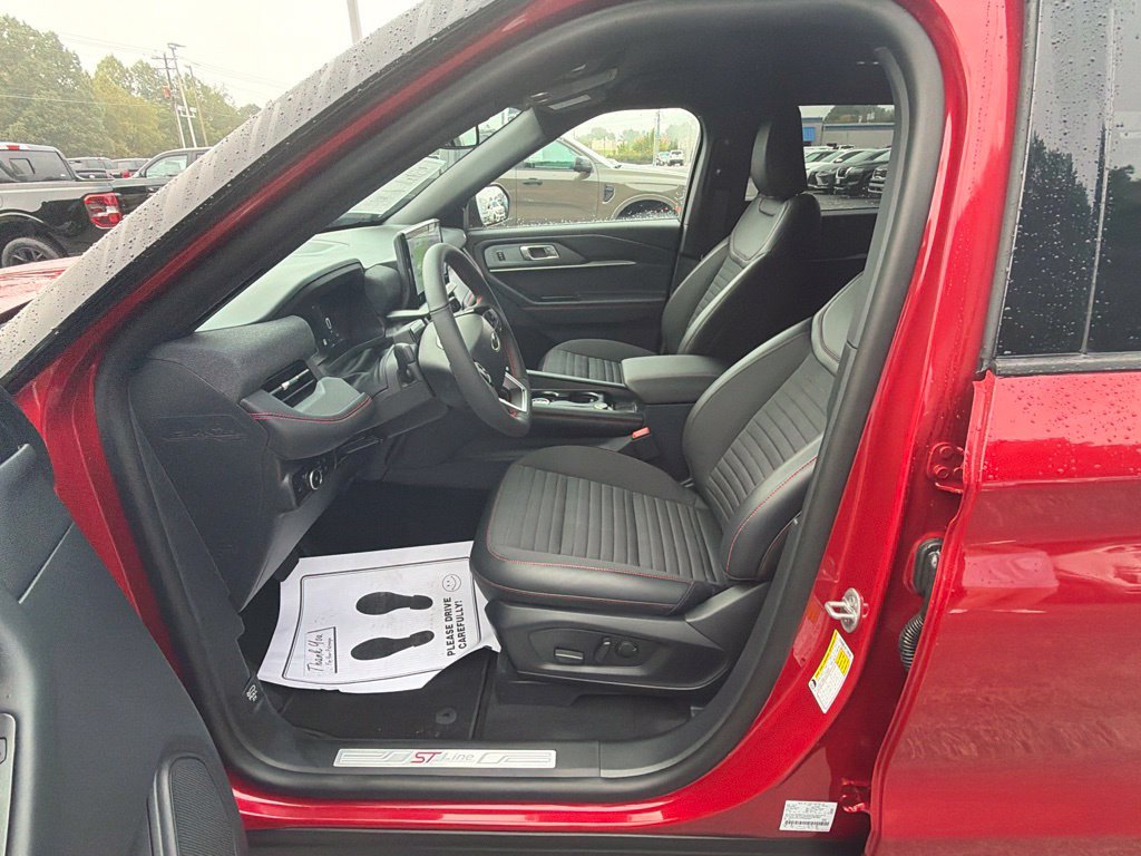 Used 2026 Ford Explorer ST-Line w/ Premium Package RWD image 16