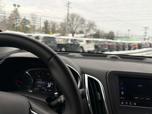 Used 2024 Chevrolet Equinox LT image 24