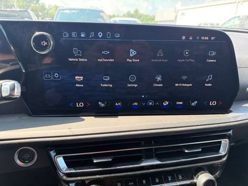 Used 2025 Chevrolet Traverse LT w/ Driver Confidence Package FWD image 24