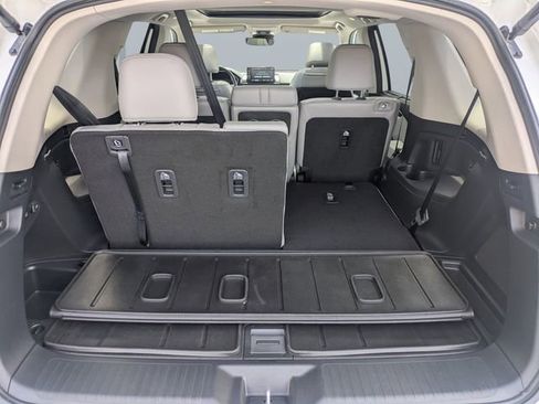 Used 2025 Honda Pilot Elite image 12