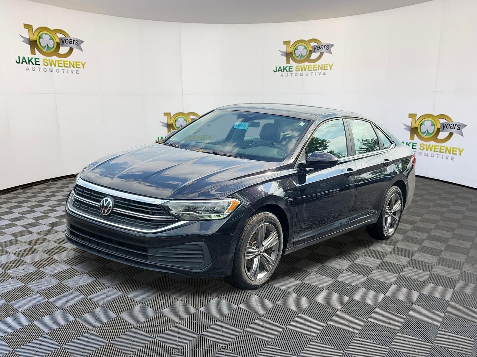 Used 2024 Volkswagen Jetta SE FWD image 3