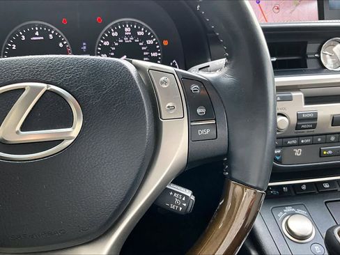 Used 2010 Buick Enclave CXL image 18