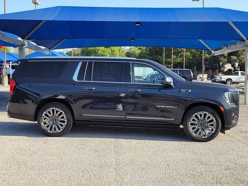 Used 2024 GMC Yukon XL Denali Ultimate w/ LPO, Floor Liner Package AWD/4WD image 7
