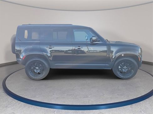 Used 2025 Land Rover Defender 110 S image 5