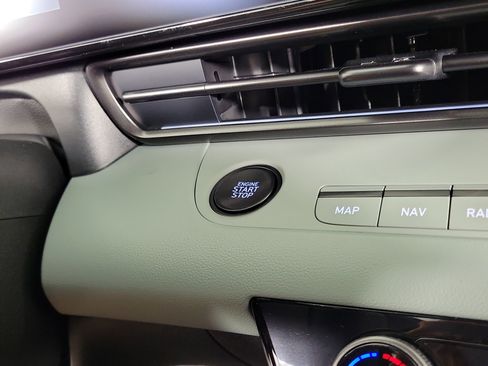 New 2025 Hyundai Elantra Limited image 17