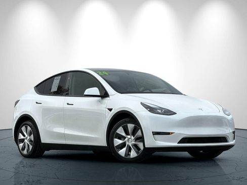 Used 2024 Tesla Model Y Long Range image 2
