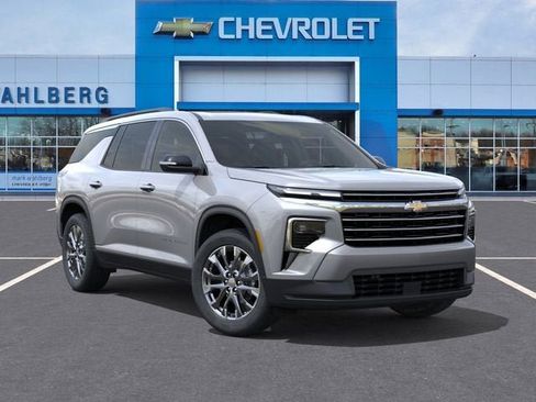 New 2026 Chevrolet Traverse LT w/ Sun and Wheel Package AWD/4WD image 7
