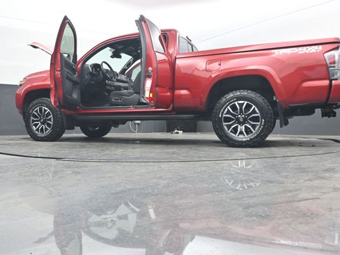 Used 2020 Toyota Tacoma TRD Sport image 40