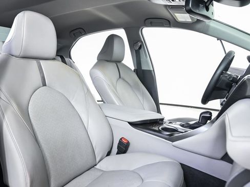 Used 2021 Toyota Camry XLE image 20