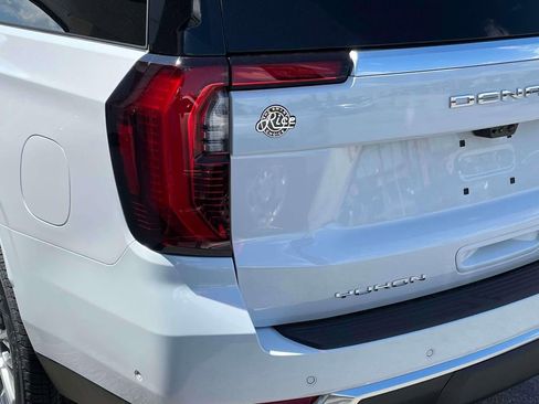 New 2026 GMC Yukon XL Denali w/ Denali Reserve Package AWD/4WD image 10